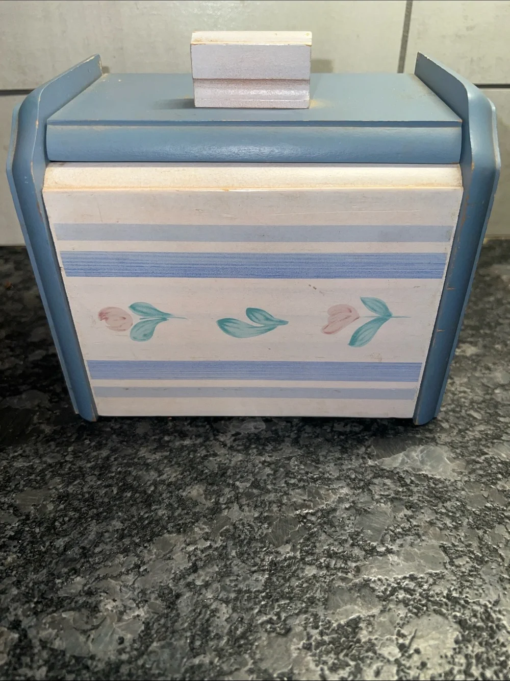 Vintage 1970’s-1980’s Hand-Painted Blue & White Decorative Recipe Box. Dividers